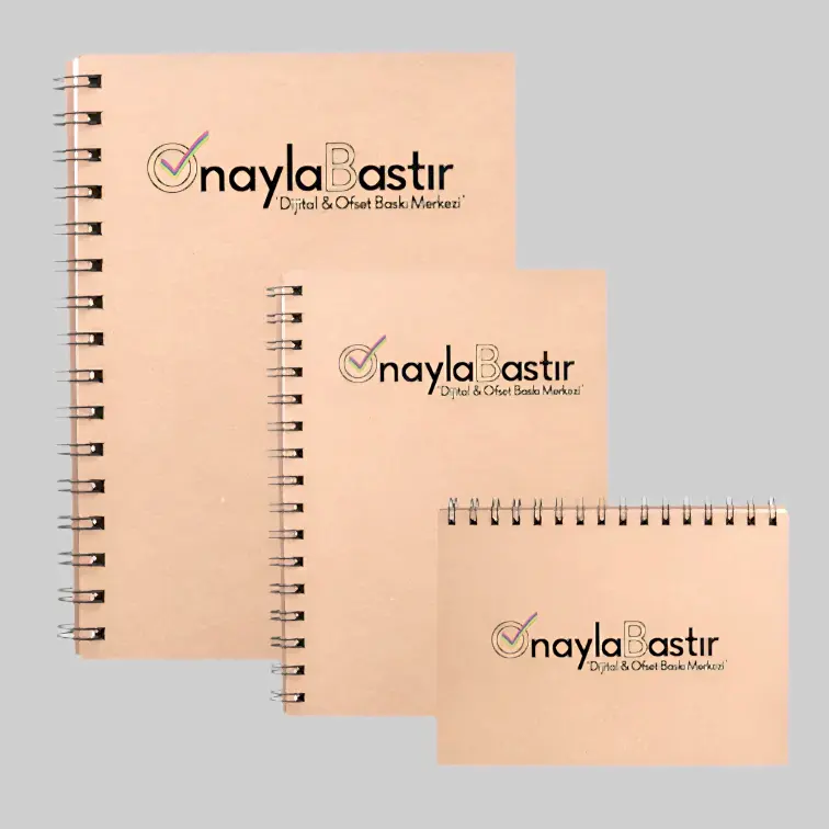 Az adetli kraft kapaklı metal spiralli defter, şık tasarımı ve yüksek kaliteli kağıdıyla kişisel kullanım için mükemmel seçim.

