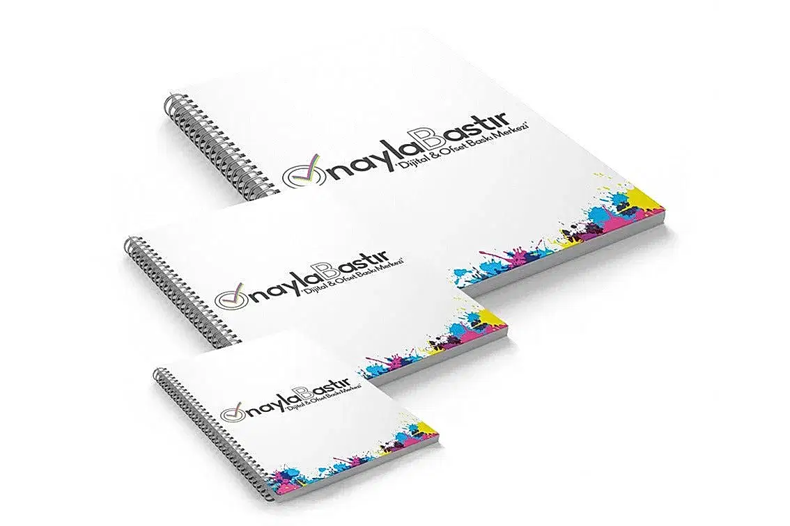 Az adetli kuşe metal spiralli defter, özel baskı seçenekleriyle firma logolu tasarım. Küçük işletmeler için şık ve profesyonel defter.