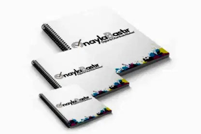 Az adetli kuşe metal spiralli defter, özel baskı seçenekleriyle firma logolu tasarım. Küçük işletmeler için şık ve profesyonel defter.

