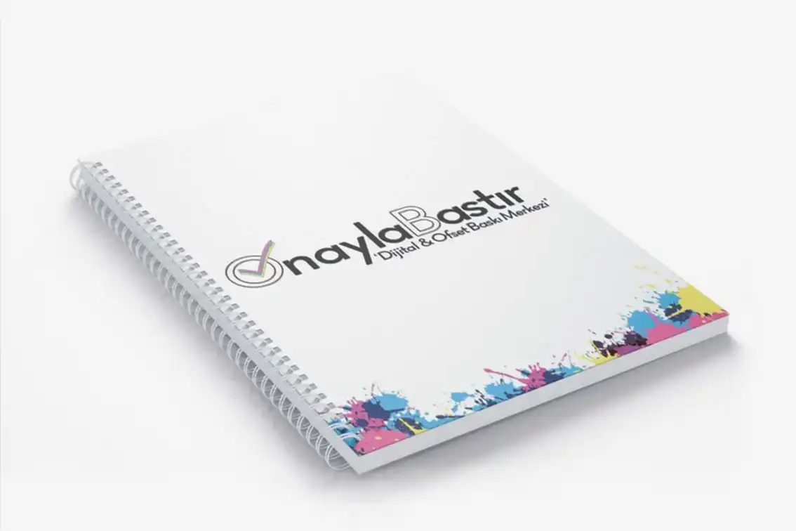 Çok adetli kuşe metal spiralli defter, promosyon hediyesi olarak özelleştirilebilir. Firma logosu ile kişiselleştirilmiş defterler.