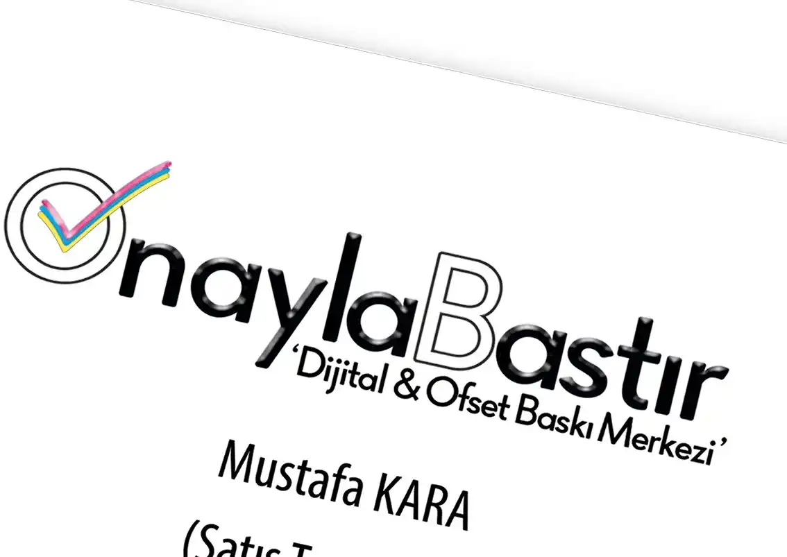 Özelleştirilebilir kabartma laklı kartvizit, firmanızın logosu ve bilgilerini şık bir şekilde sunar. Estetik ve dayanıklı baskı.

