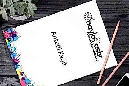 Özel baskılı antetli kağıt, logo ve iletişim bilgilerinizi zarif bir şekilde sunar.
